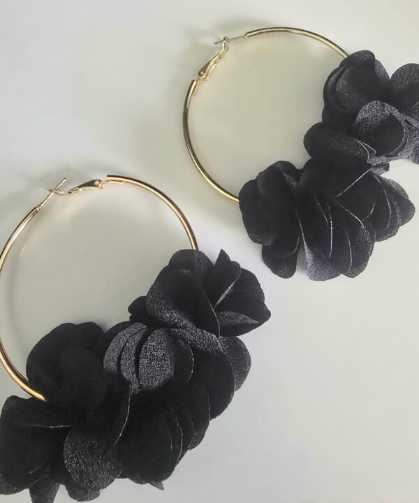 Auskarai black flowers